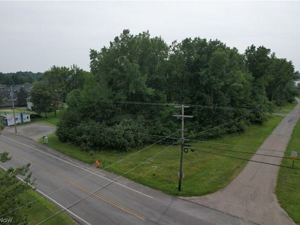 N East River Road , Lake Milton, OH 44429