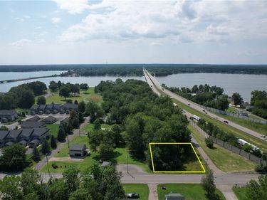 N East River Road, Lake Milton, OH 44429