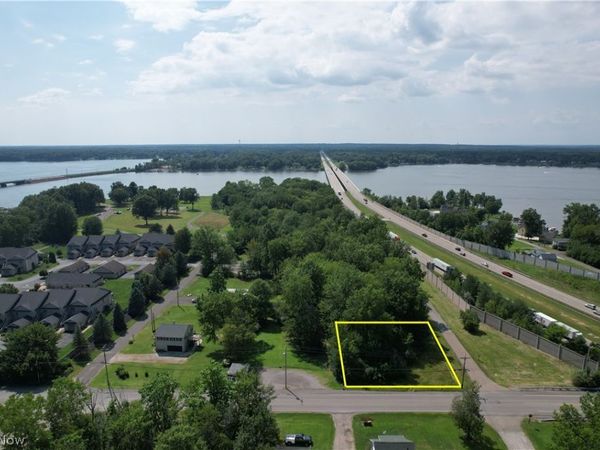 N East River Road, Lake Milton, OH 44429