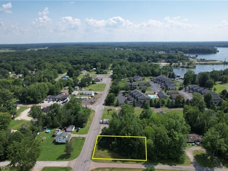 N East River Road, Lake Milton, OH 44429 Photo 3
