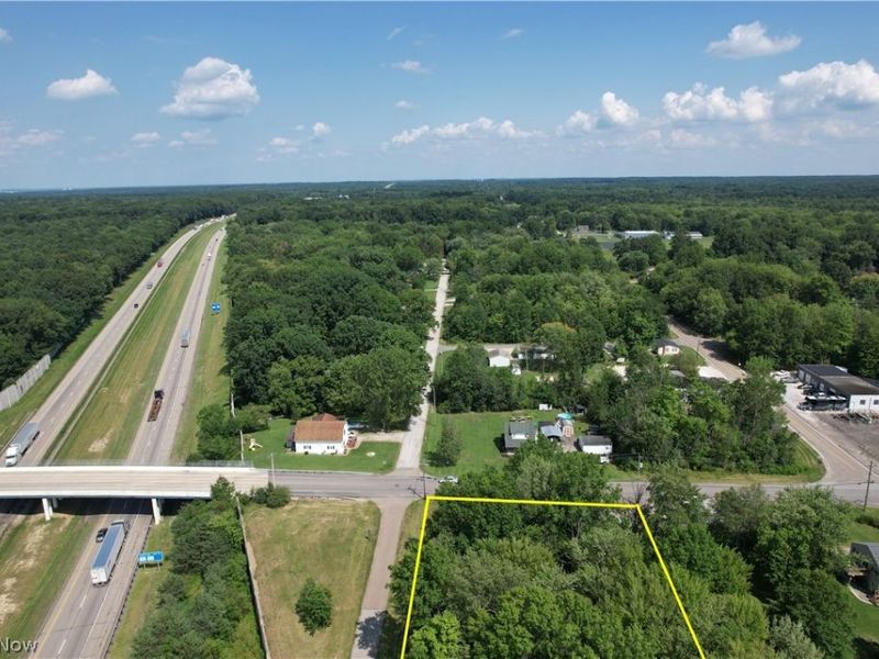 N East River Road, Lake Milton, OH 44429 Photo 4