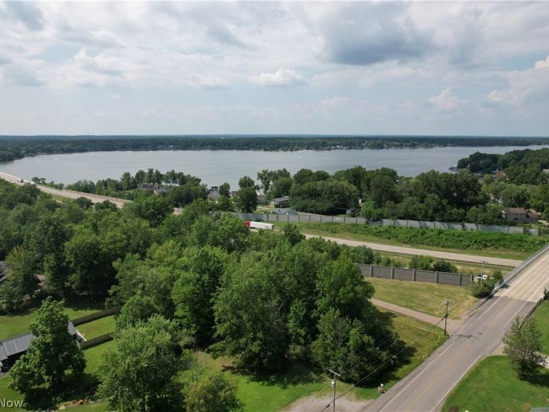 N East River Road, Lake Milton, OH 44429 Photo 5