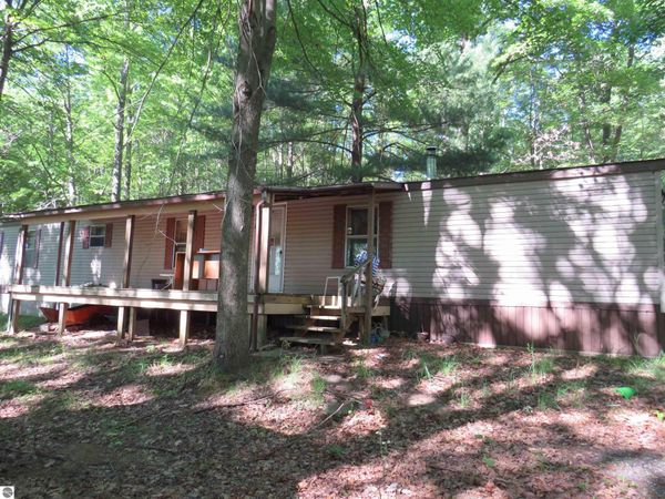 126 Ridge Circle W, Leroy, MI 49655