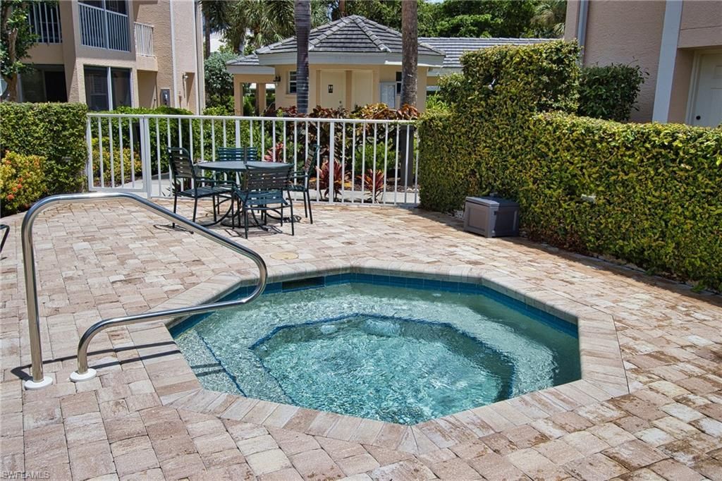 5637 Turtle Bay Dr, Unit II-22, Naples, FL 34108 Photo