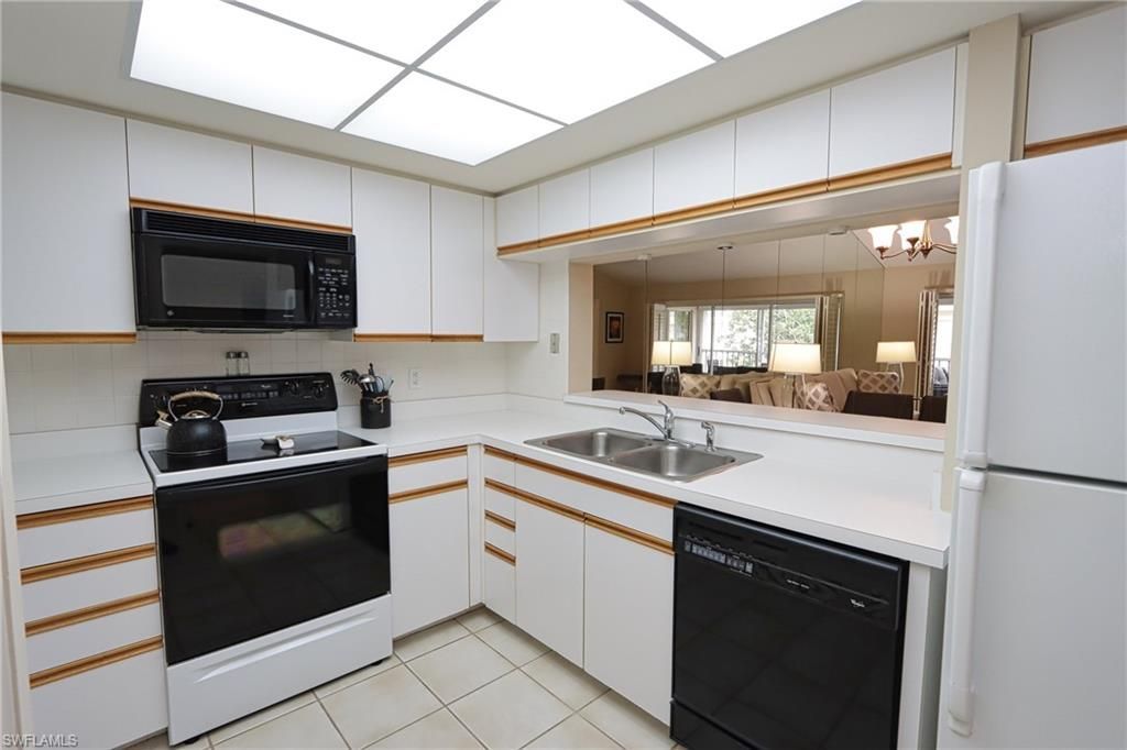 5637 Turtle Bay Dr, Unit II-22, Naples, FL 34108 Photo