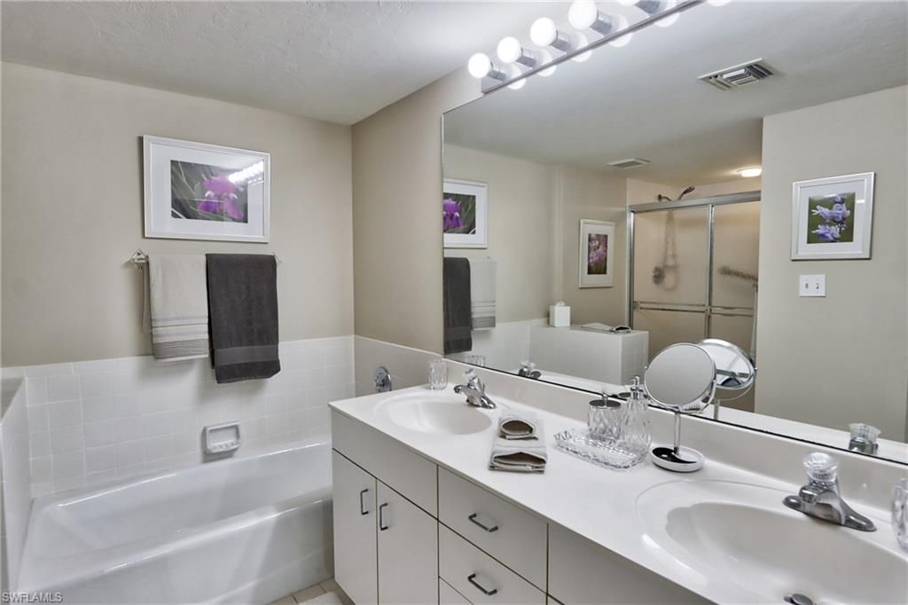5637 Turtle Bay Dr, Unit II-22, Naples, FL 34108 Photo