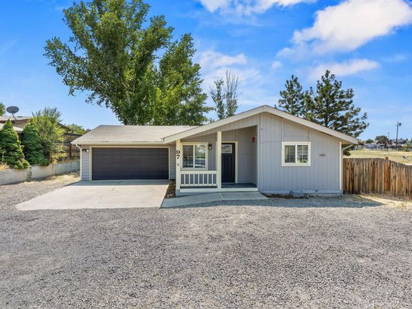 97 SE J Street, Madras, OR 97741