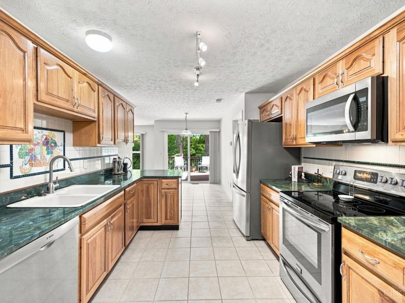 320 Gatehouse Court, Monroe, OH 45050 Photo 11