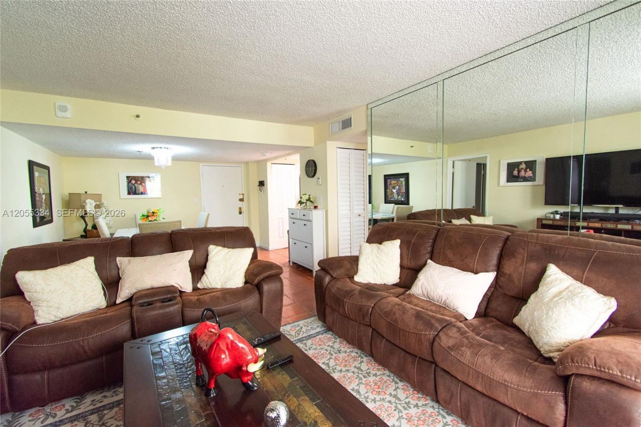1621 Collins Ave, Unit 205, Miami Beach, FL 33139 Photo