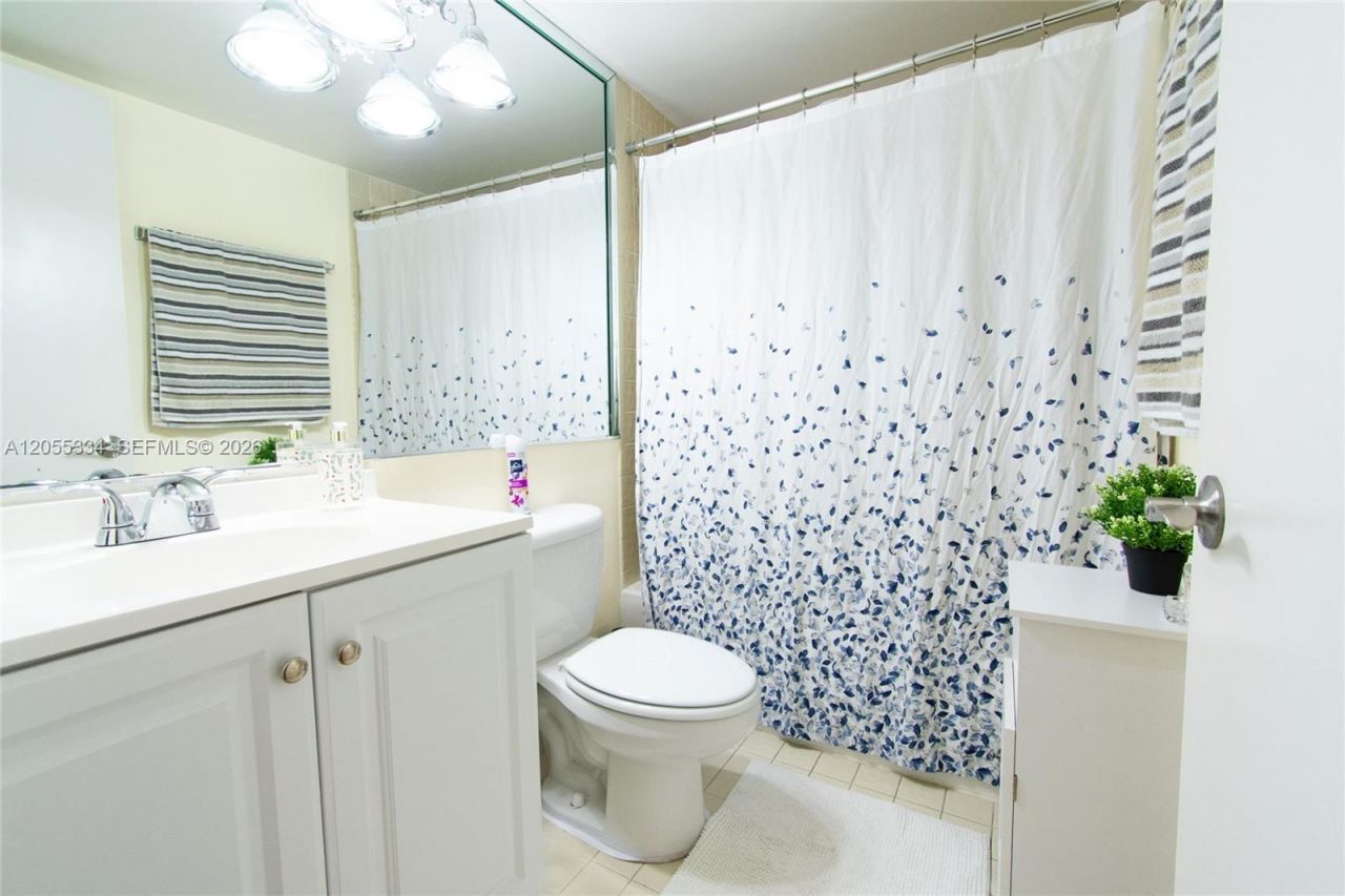 1621 Collins Ave, Unit 205, Miami Beach, FL 33139 Photo