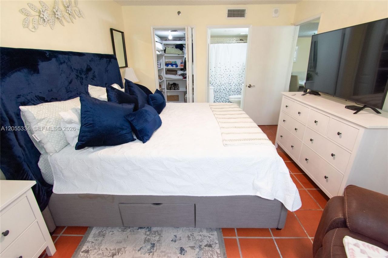 1621 Collins Ave, Unit 205, Miami Beach, FL 33139 Photo