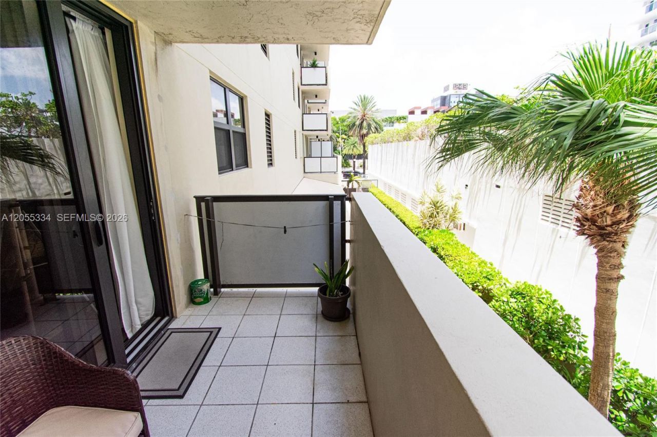 1621 Collins Ave, Unit 205, Miami Beach, FL 33139 Photo