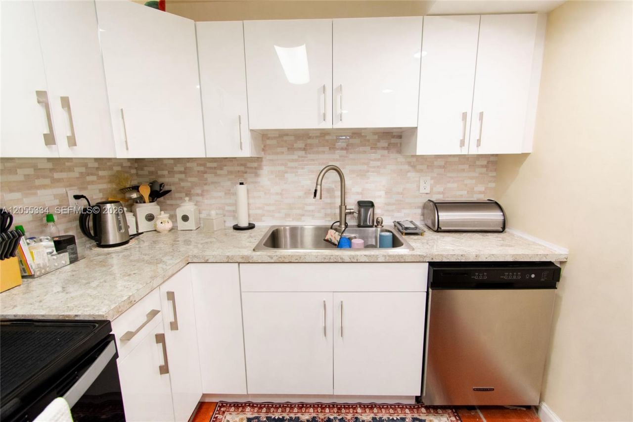 1621 Collins Ave, Unit 205, Miami Beach, FL 33139 Photo