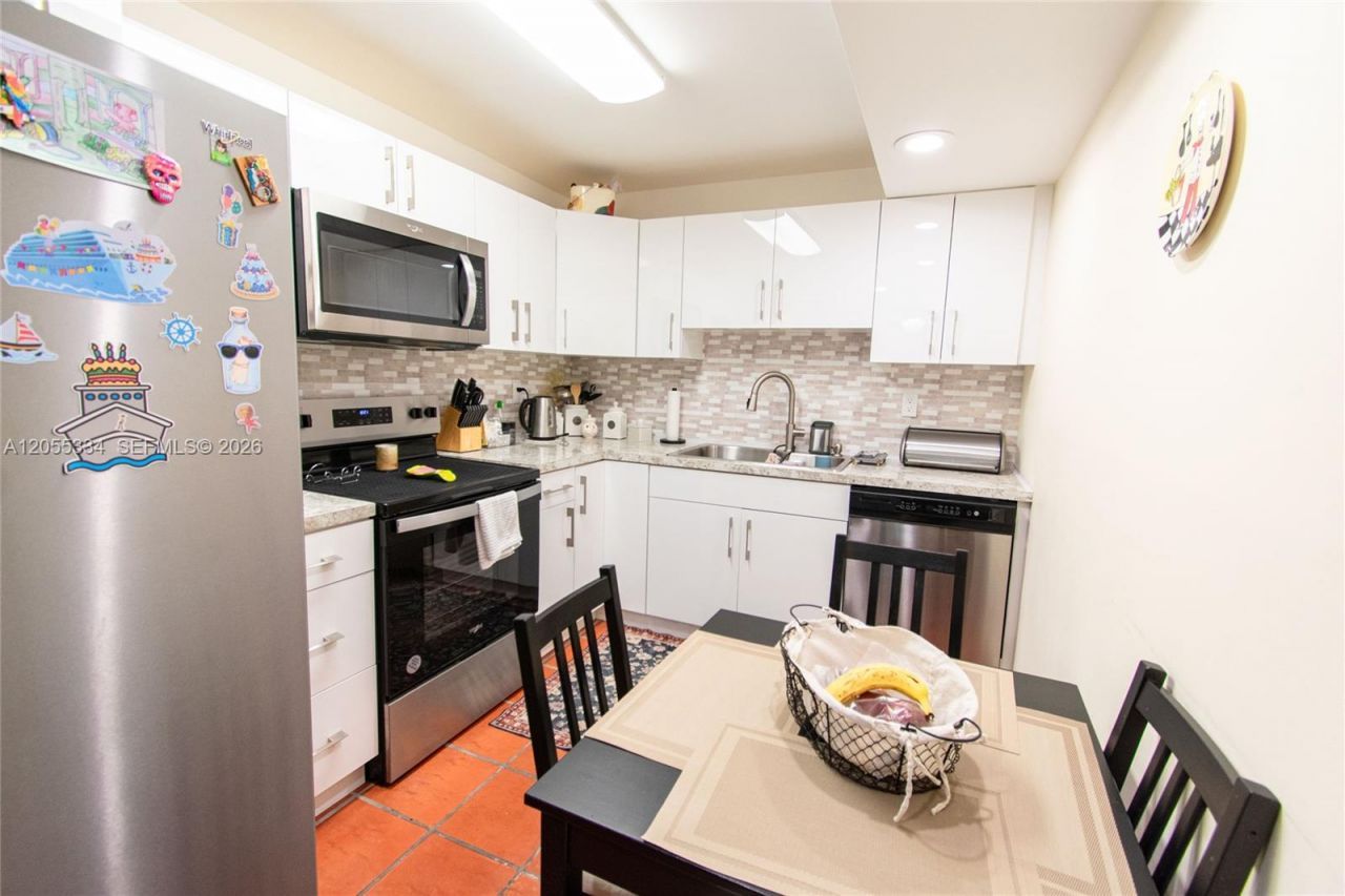 1621 Collins Ave, Unit 205, Miami Beach, FL 33139 Photo