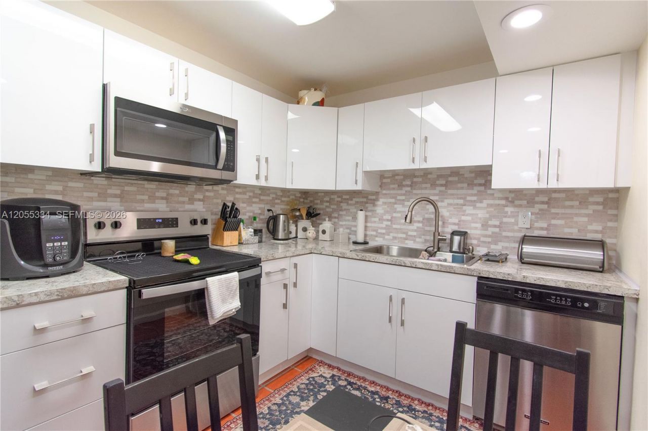 1621 Collins Ave, Unit 205, Miami Beach, FL 33139 Photo