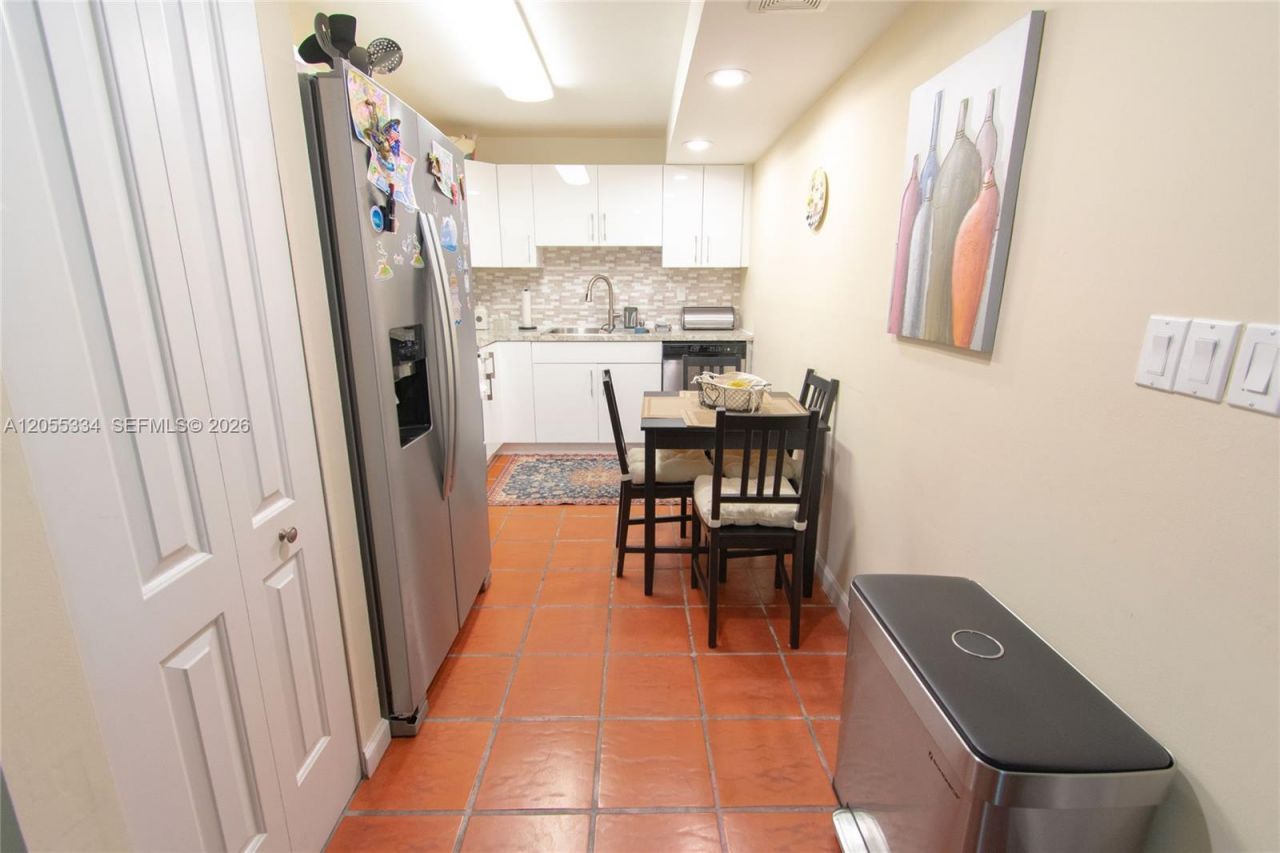 1621 Collins Ave, Unit 205, Miami Beach, FL 33139 Photo