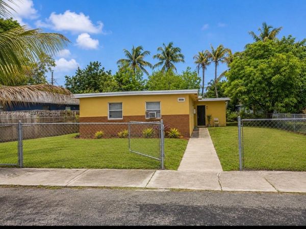 2930 NW 8th St, Fort Lauderdale, FL 33311