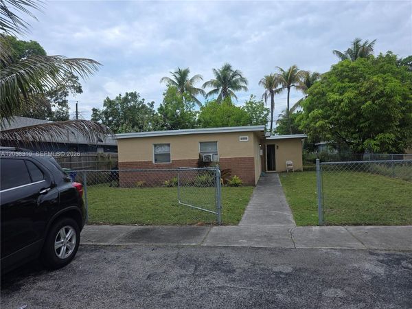 2930 NW 8th St , Fort Lauderdale, FL 33311