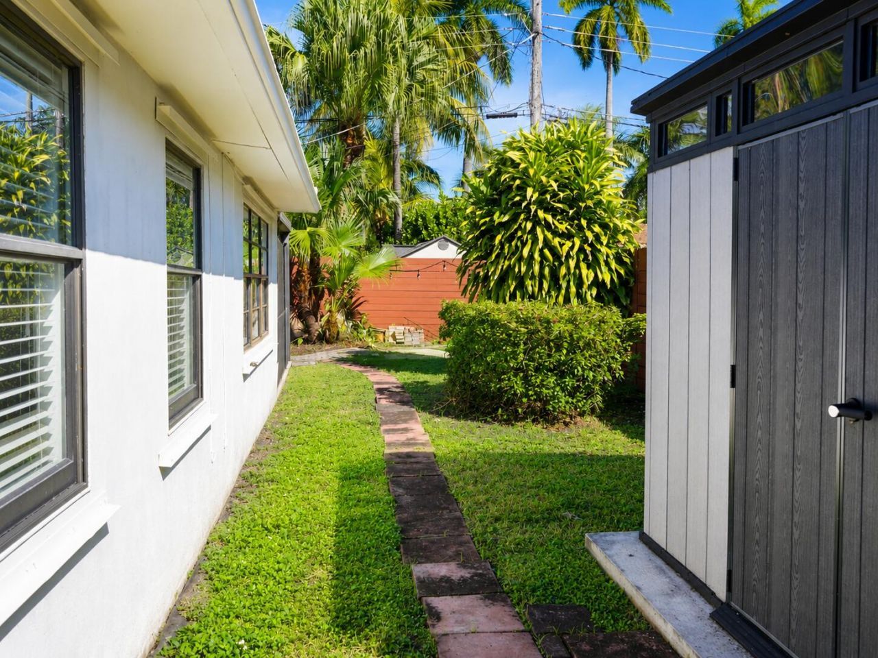 819 NE 2nd Court, Hallandale Beach, FL 33009 Photo