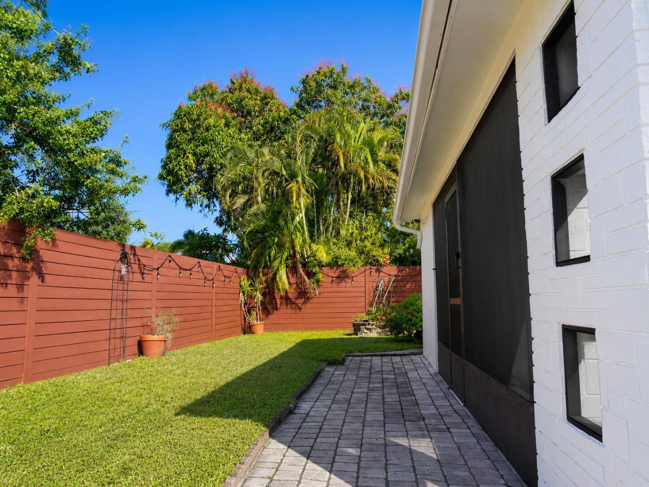 819 NE 2nd Court, Hallandale Beach, FL 33009 Photo