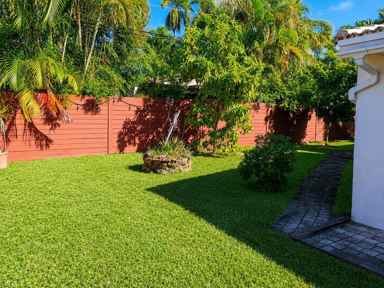 819 NE 2nd Court, Hallandale Beach, FL 33009 Photo