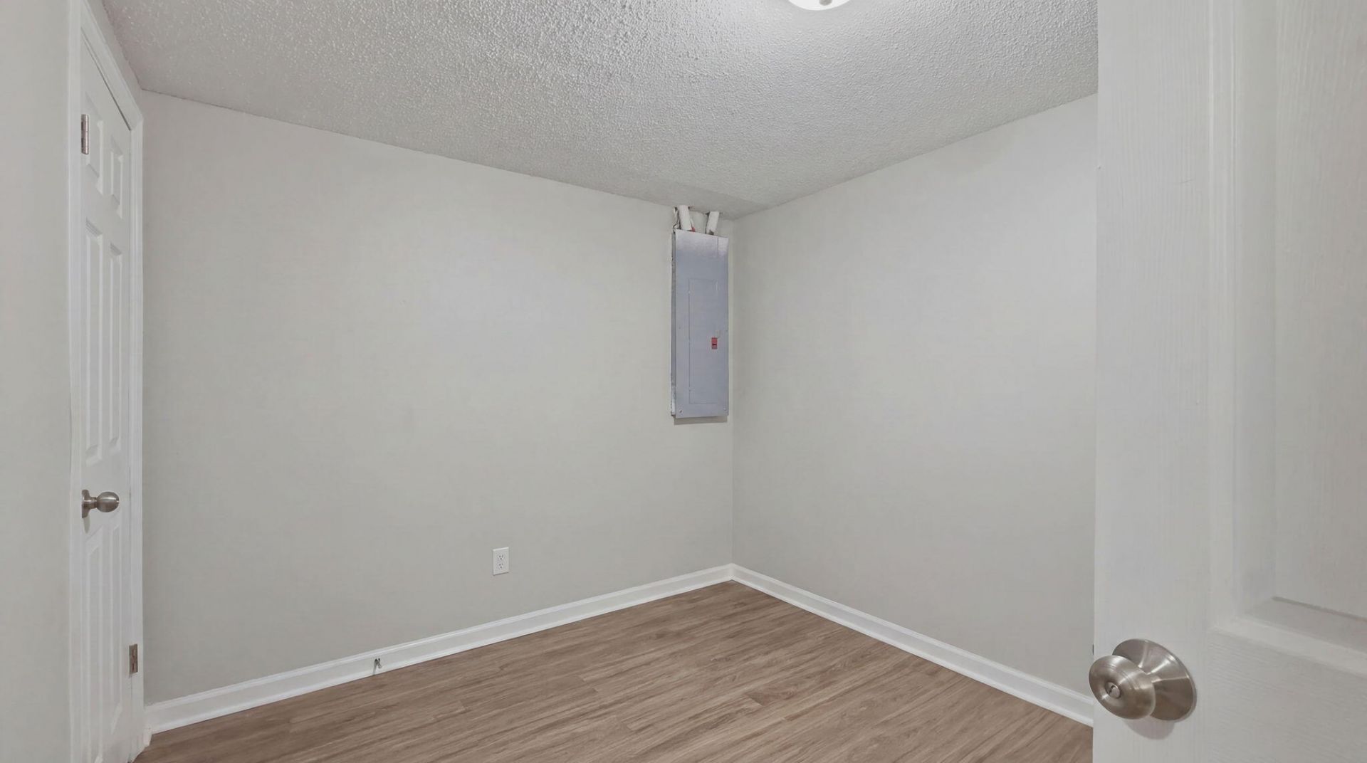303 Woodbridge Road Photo 31
