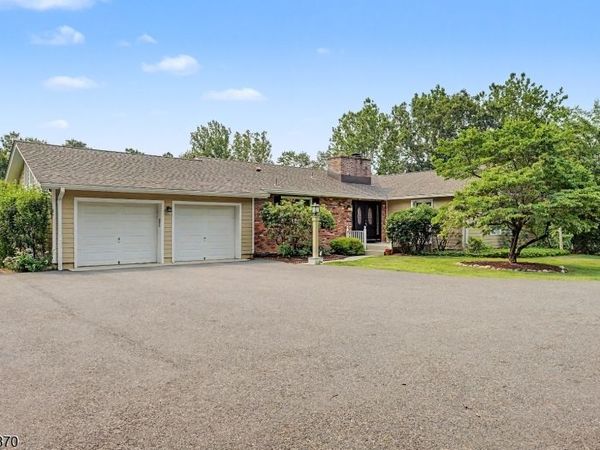 135 W Mountain Rd, Sparta, NJ 07871