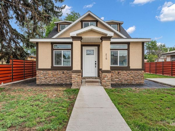 210 Oregon St, Gooding, ID 83330