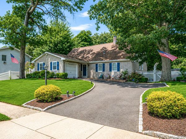 1A Richard Place , Ronkonkoma, NY 11779