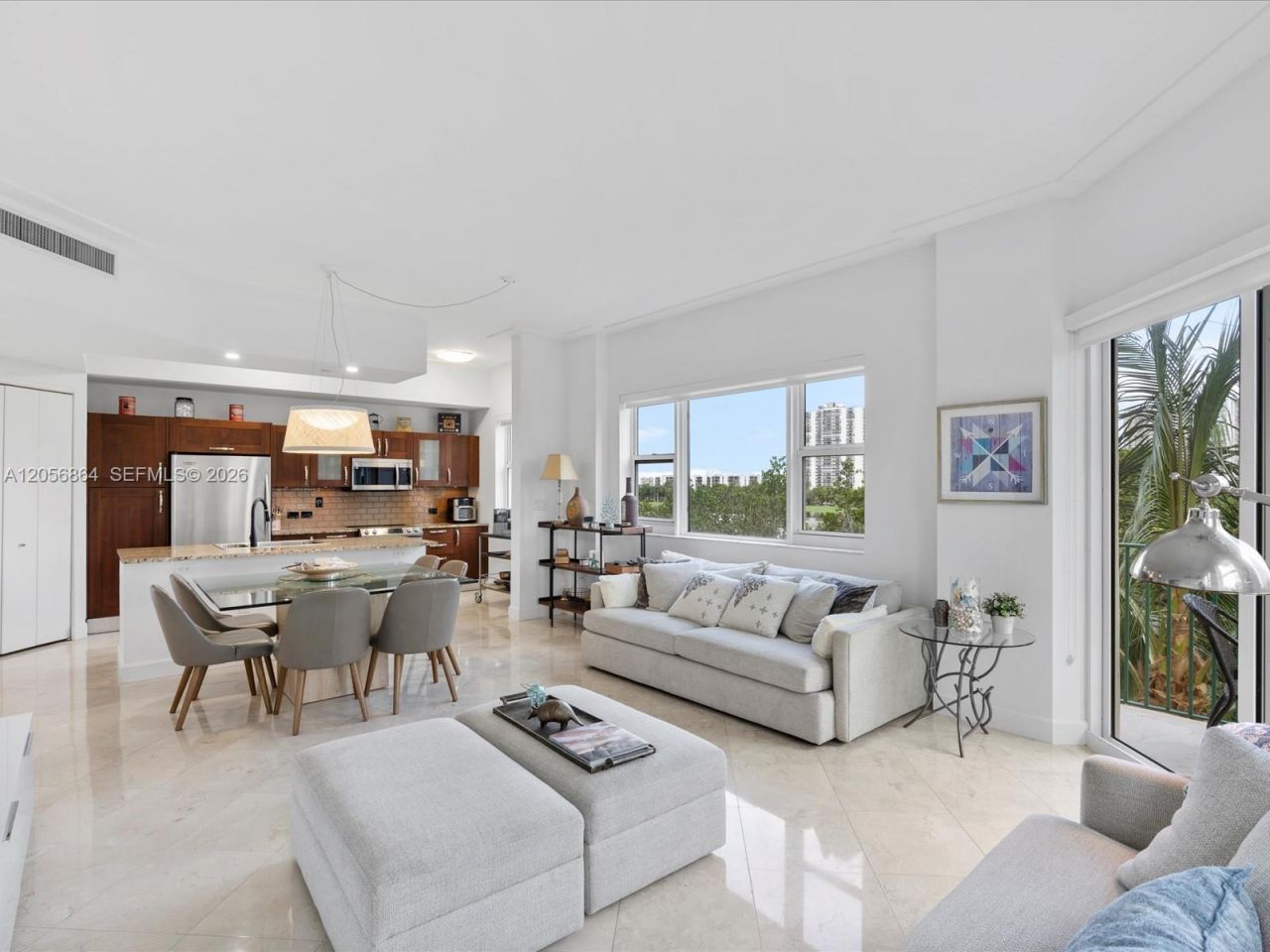20000 E Country Club Dr , Unit 416, Aventura, FL 33180 Photo