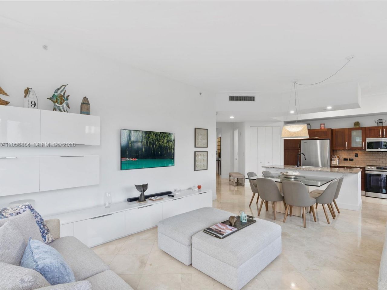 20000 E Country Club Dr , Unit 416, Aventura, FL 33180 Photo