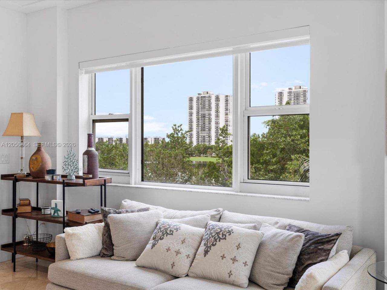 20000 E Country Club Dr , Unit 416, Aventura, FL 33180 Photo
