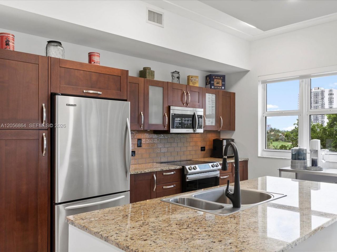 20000 E Country Club Dr , Unit 416, Aventura, FL 33180 Photo
