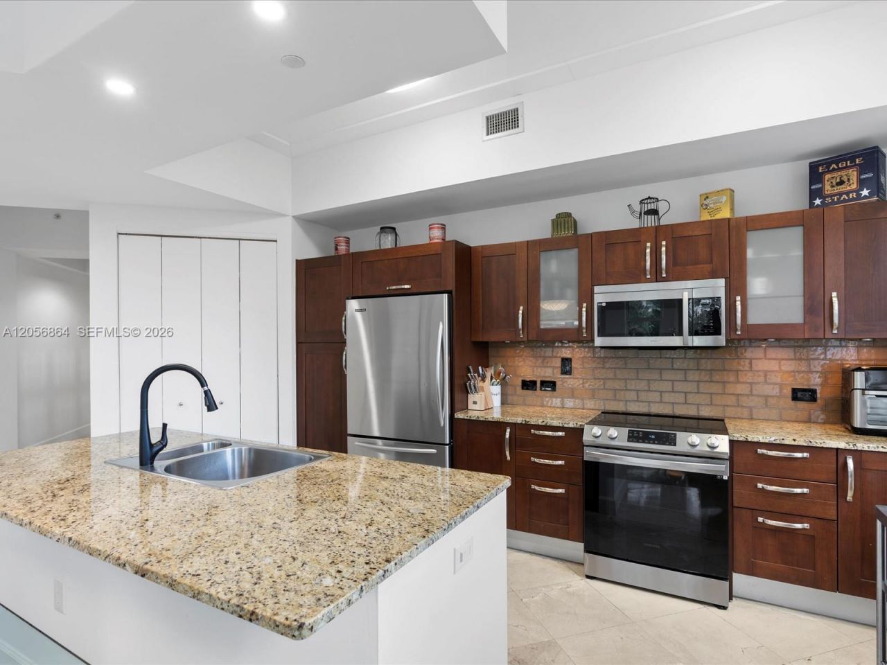 20000 E Country Club Dr , Unit 416, Aventura, FL 33180 Photo