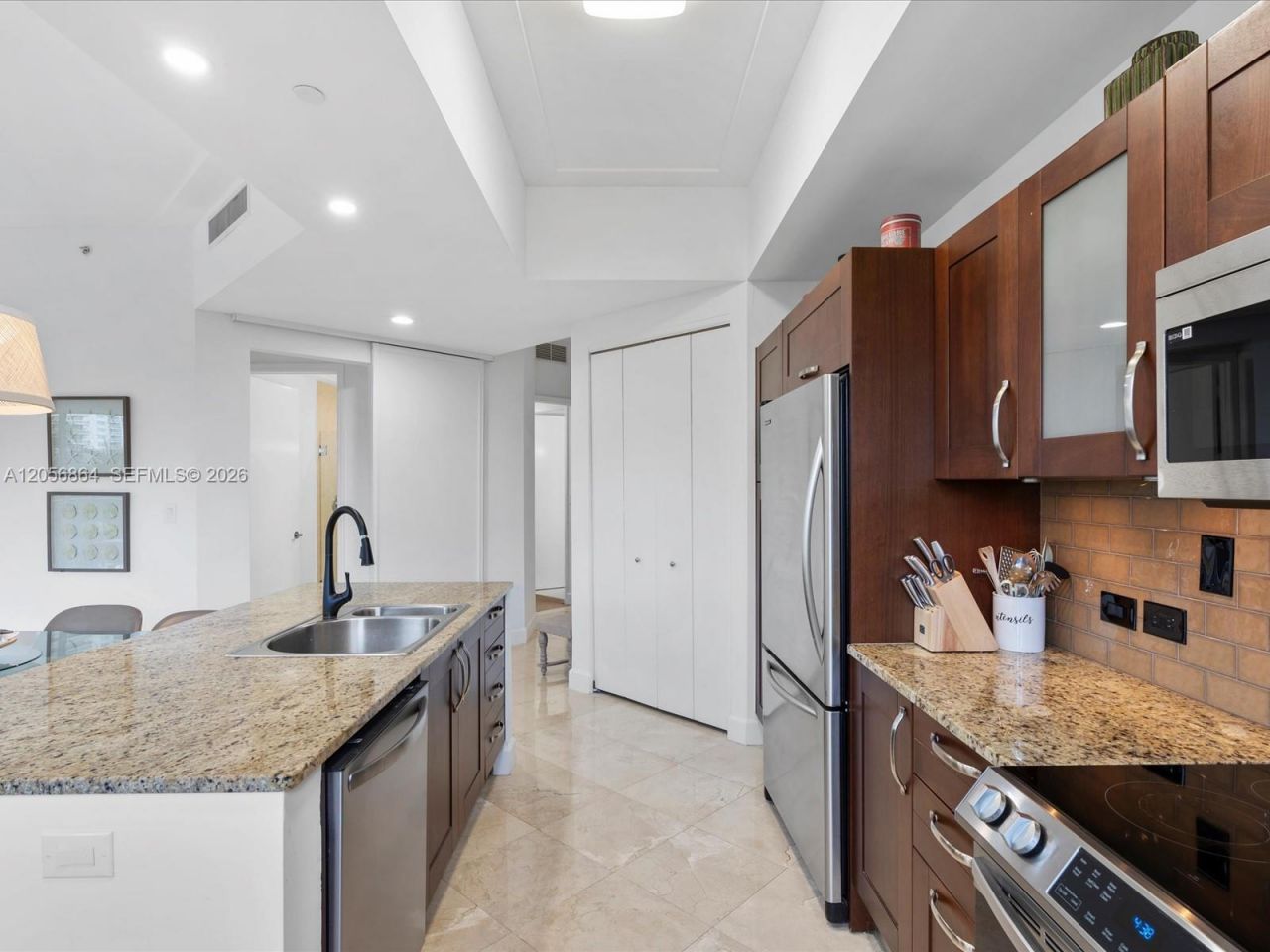 20000 E Country Club Dr , Unit 416, Aventura, FL 33180 Photo