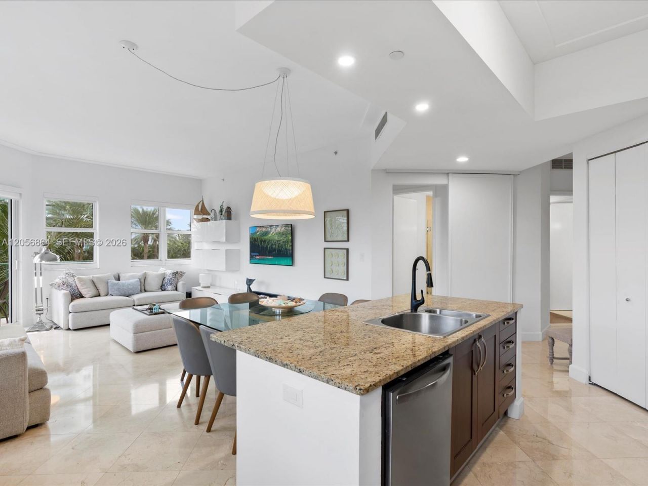 20000 E Country Club Dr , Unit 416, Aventura, FL 33180 Photo