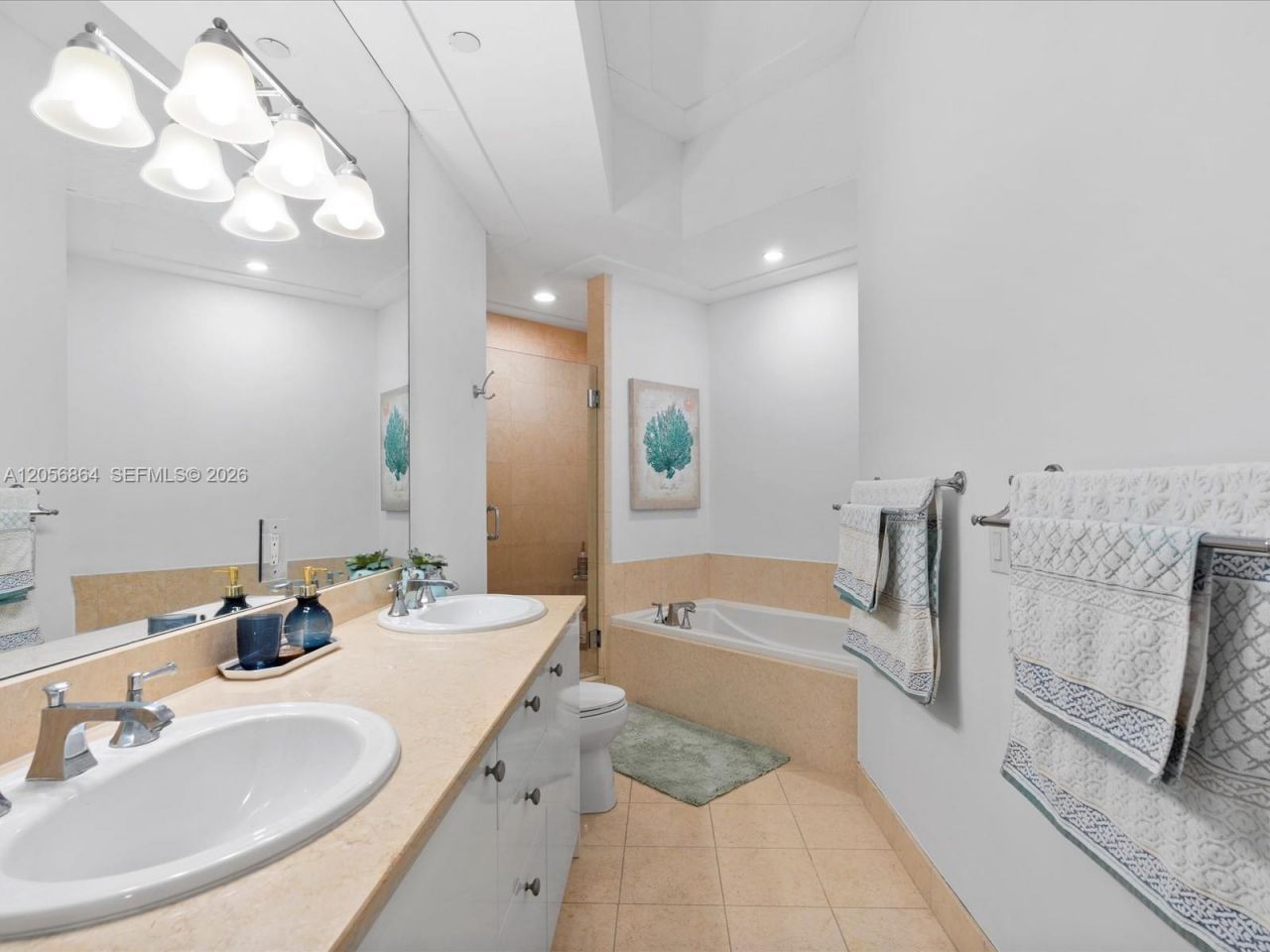 20000 E Country Club Dr , Unit 416, Aventura, FL 33180 Photo