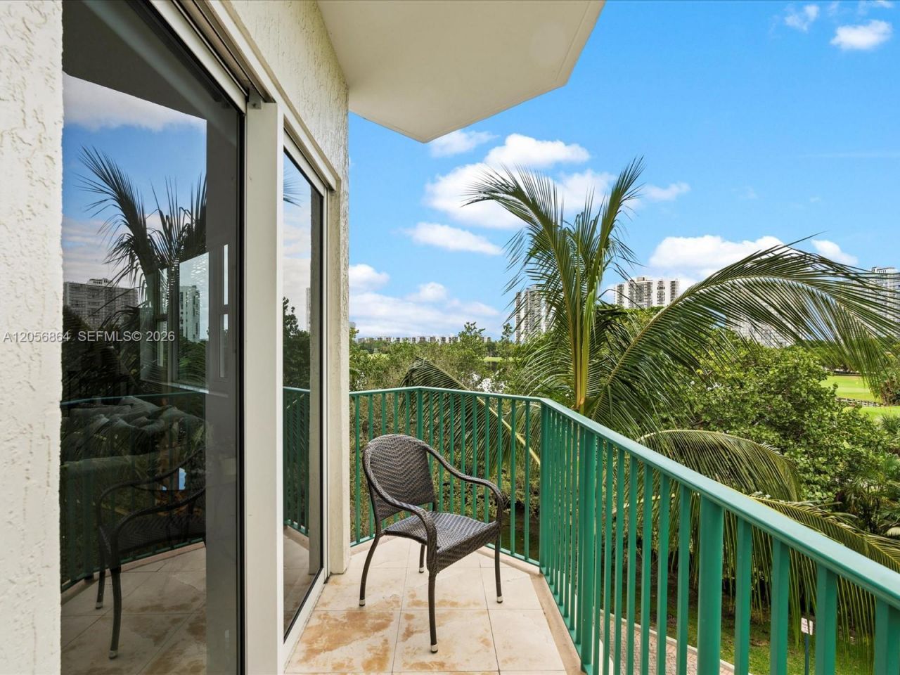 20000 E Country Club Dr , Unit 416, Aventura, FL 33180 Photo