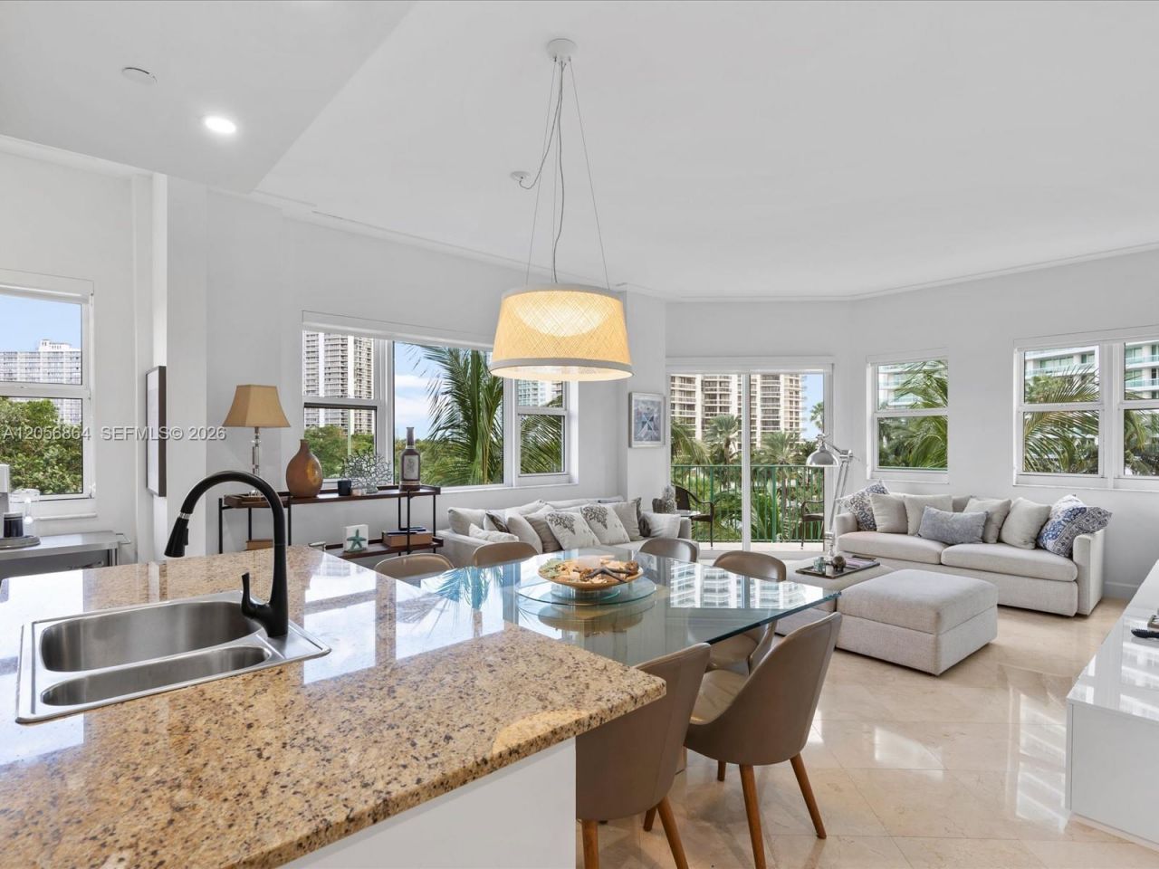 20000 E Country Club Dr , Unit 416, Aventura, FL 33180 Photo