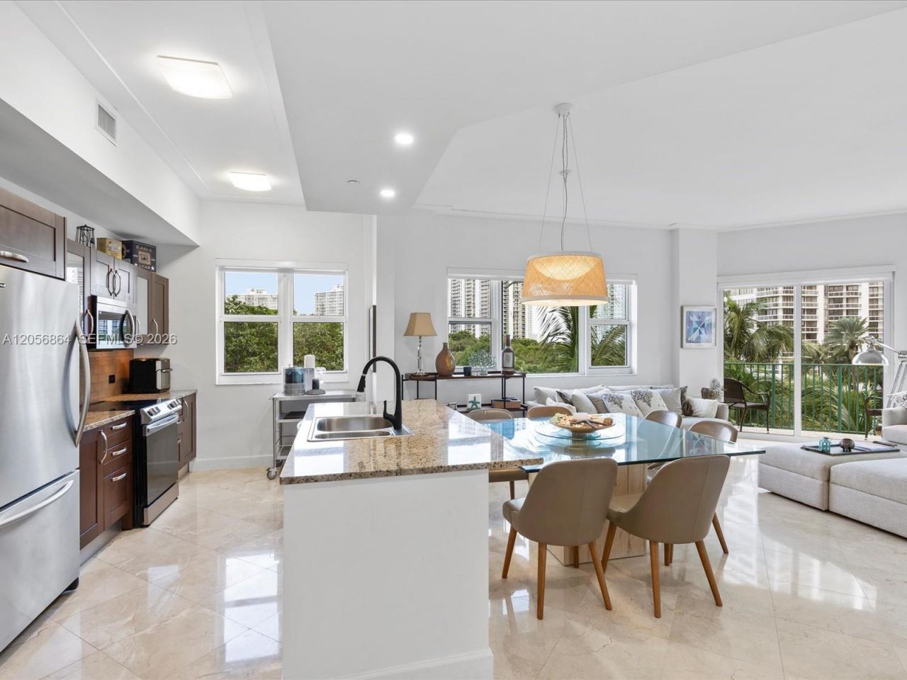 20000 E Country Club Dr , Unit 416, Aventura, FL 33180 Photo