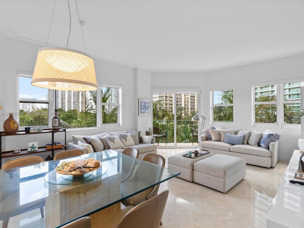 20000 E Country Club Dr , Unit 416, Aventura, FL 33180 Photo