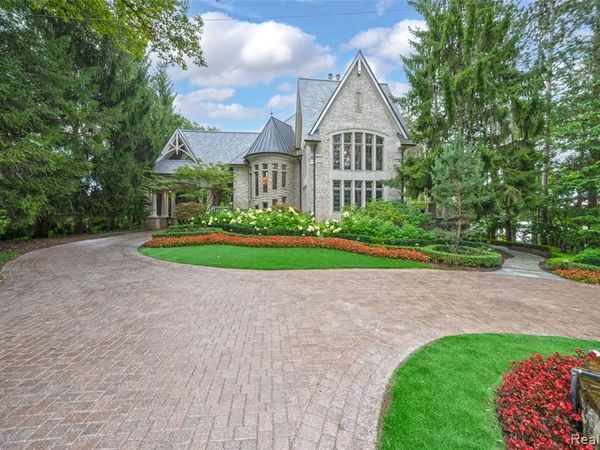 5621 Arbor Bay Court, Genoa Twp, MI 48116
