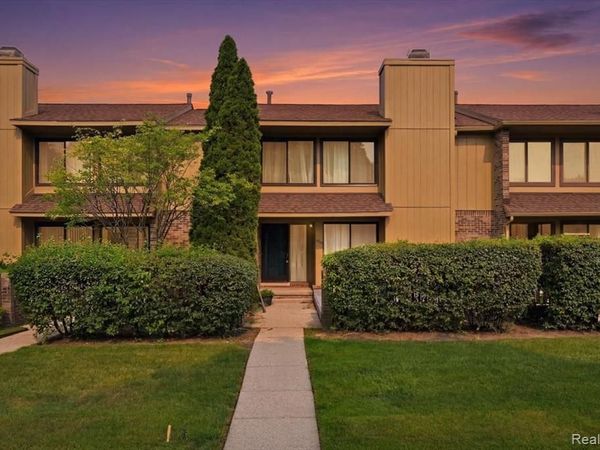 1820 S Hill Boulevard, Bloomfield Hills, MI 48304