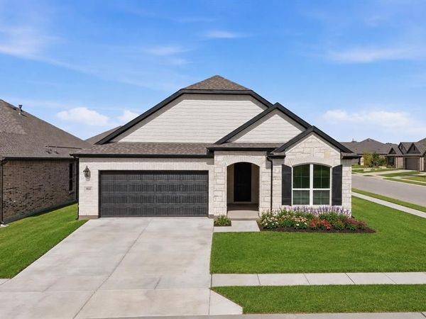 900 Summer Court, Justin, TX 76247