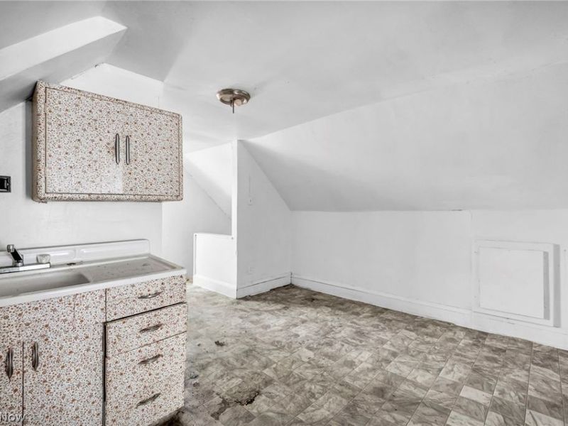 9301 Pierpont Avenue , Cleveland, OH 44108 Photo 35
