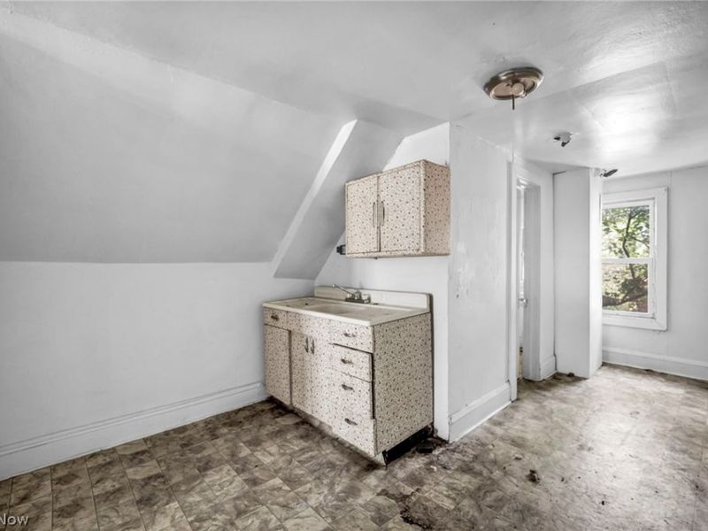 9301 Pierpont Avenue , Cleveland, OH 44108 Photo 41