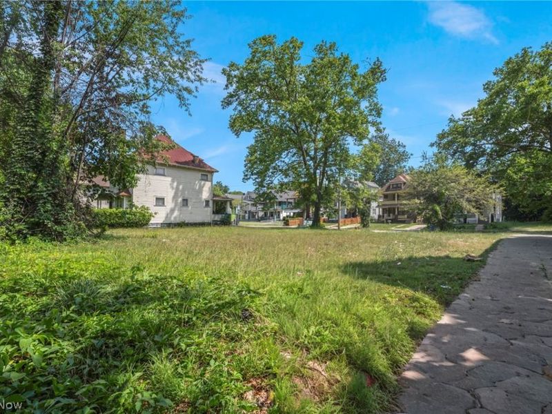9301 Pierpont Avenue , Cleveland, OH 44108 Photo 5