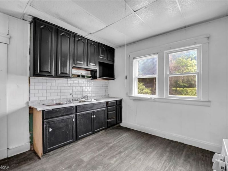 9301 Pierpont Avenue , Cleveland, OH 44108 Photo 7