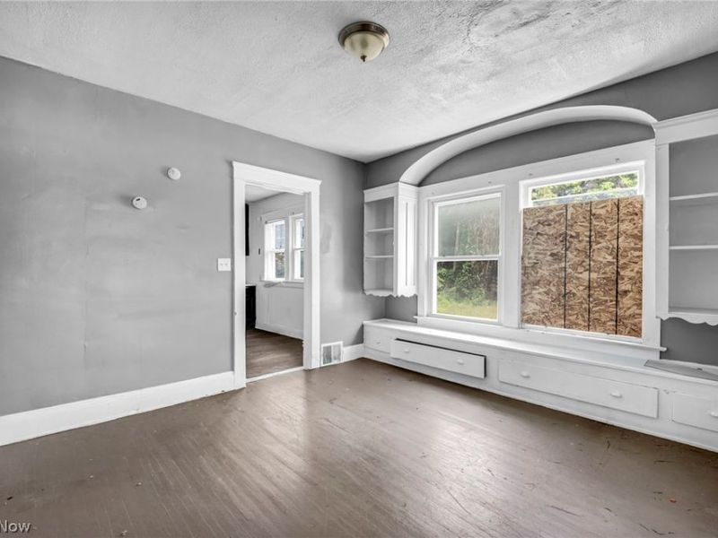 9301 Pierpont Avenue , Cleveland, OH 44108 Photo 8