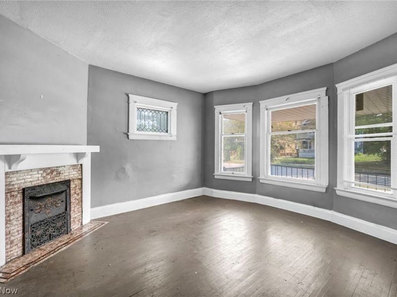 9301 Pierpont Avenue , Cleveland, OH 44108 Photo 9